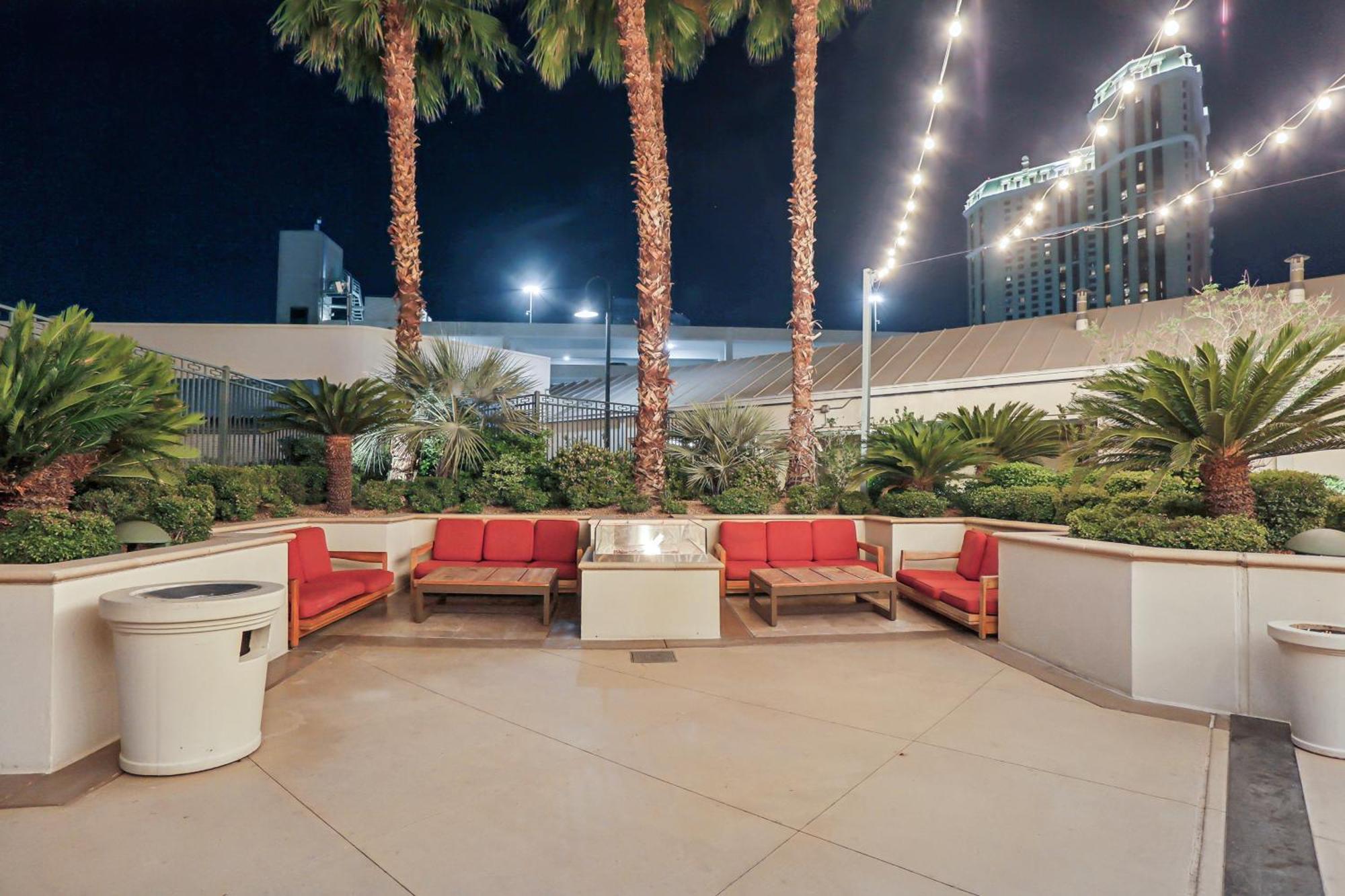 Mgm Signature Deluxe Balcony Strip View Suite Лас Вегас Екстериор снимка