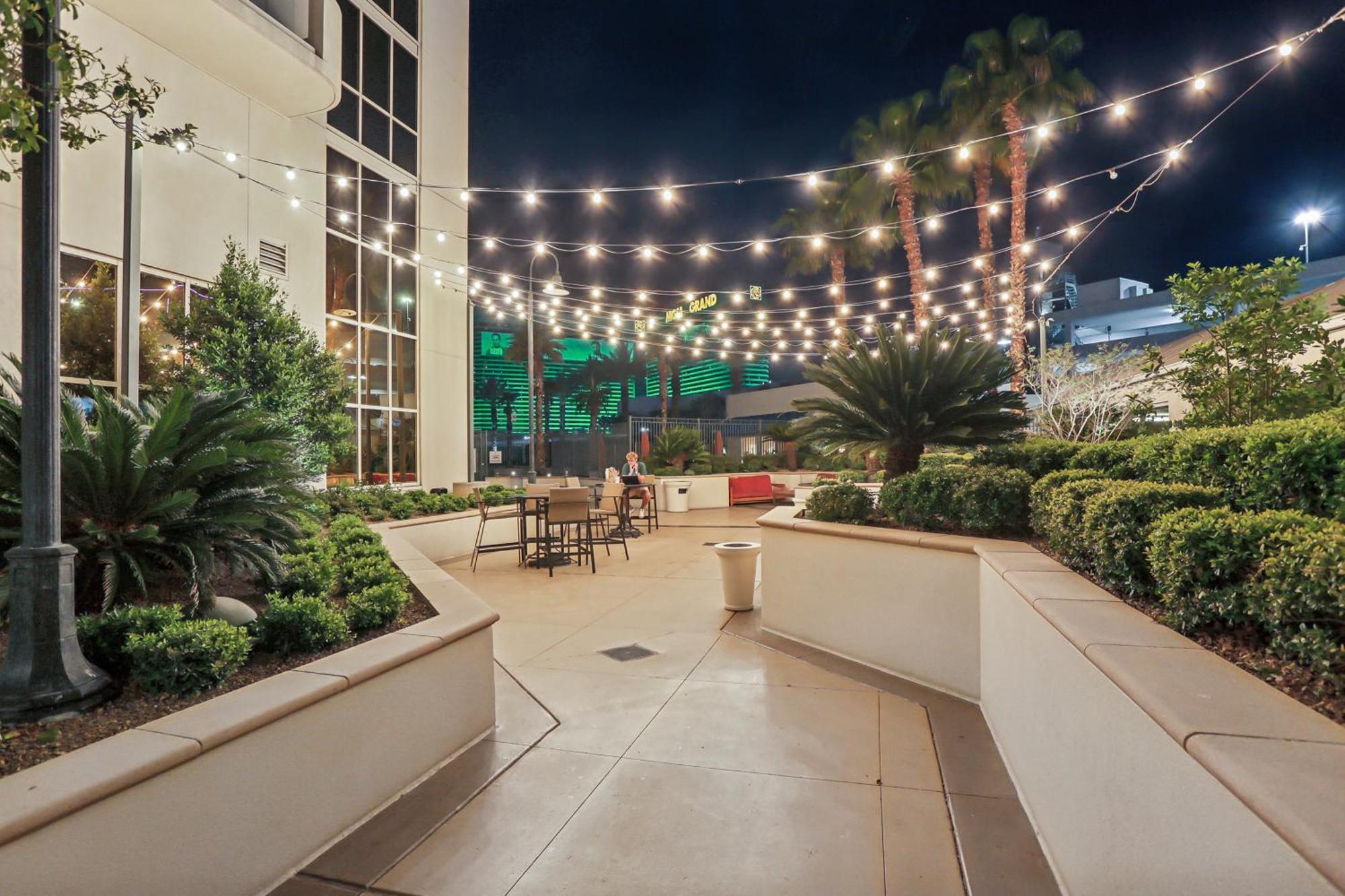 Mgm Signature Deluxe Balcony Strip View Suite Лас Вегас Екстериор снимка