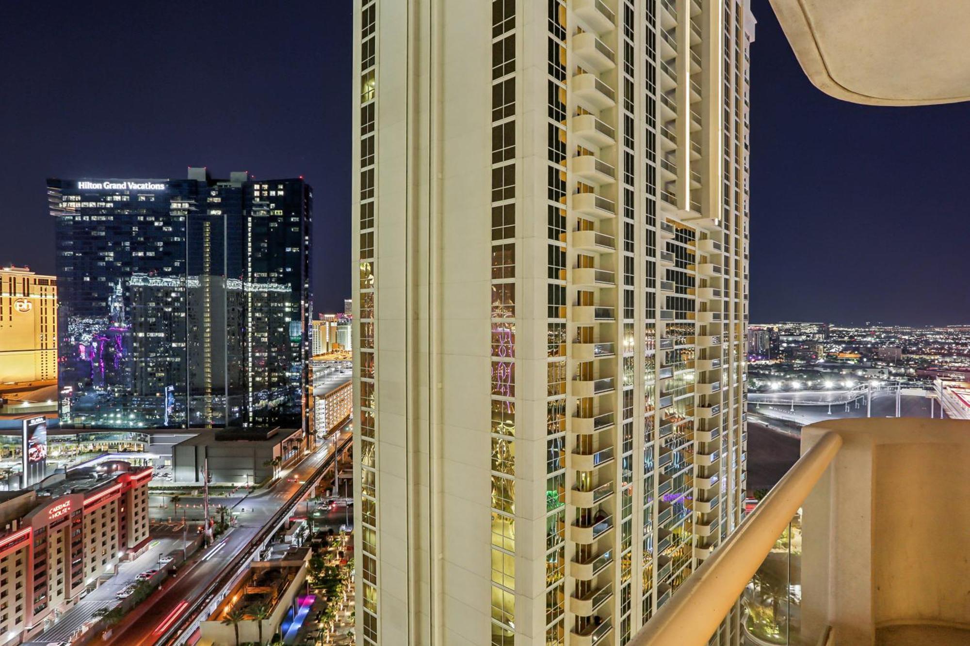 Mgm Signature Deluxe Balcony Strip View Suite Лас Вегас Екстериор снимка