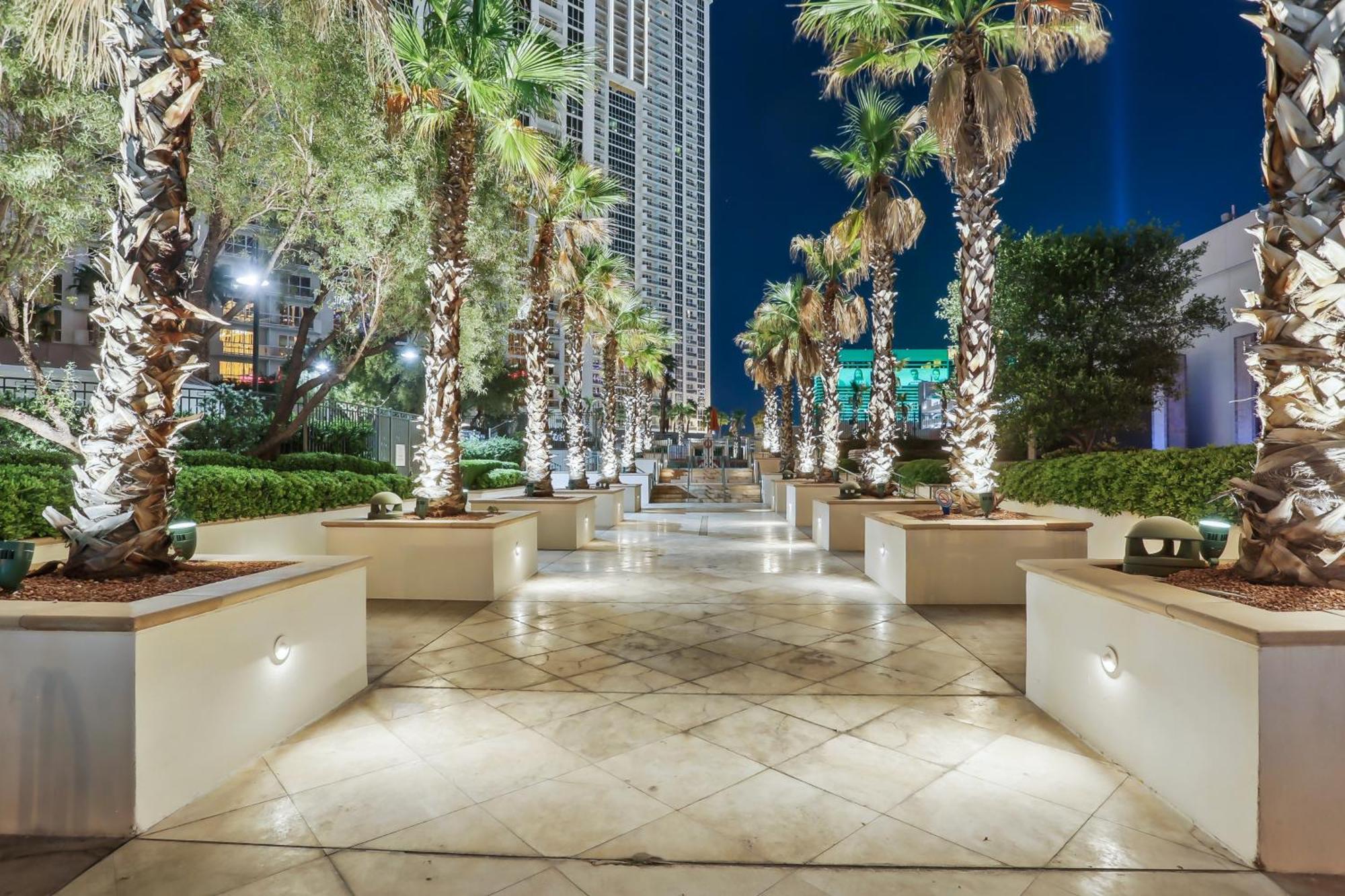 Mgm Signature Deluxe Balcony Strip View Suite Лас Вегас Екстериор снимка