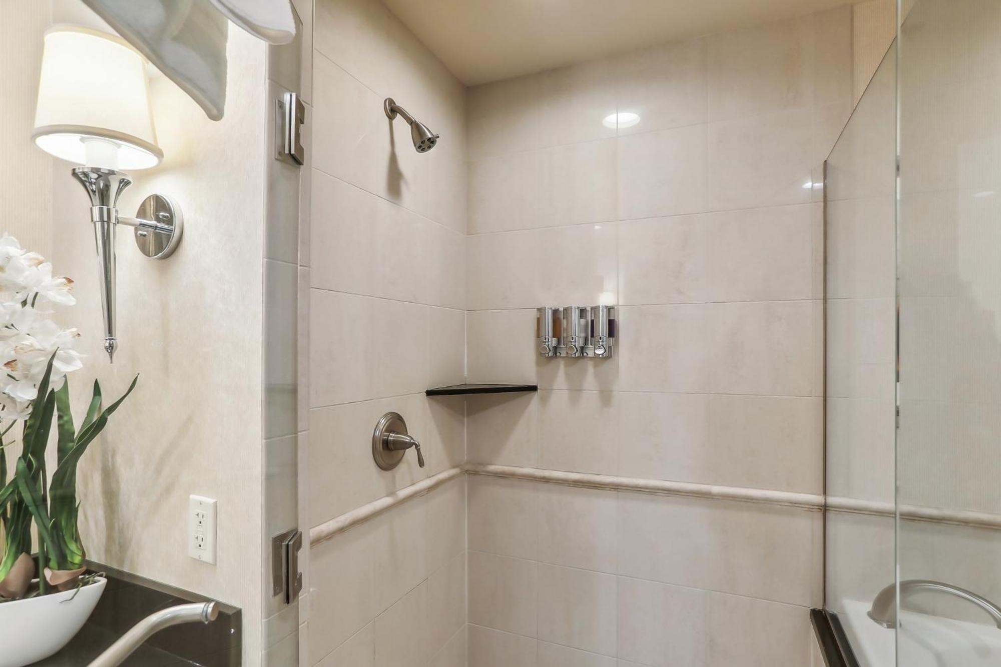 Mgm Signature Deluxe Balcony Strip View Suite Лас Вегас Екстериор снимка