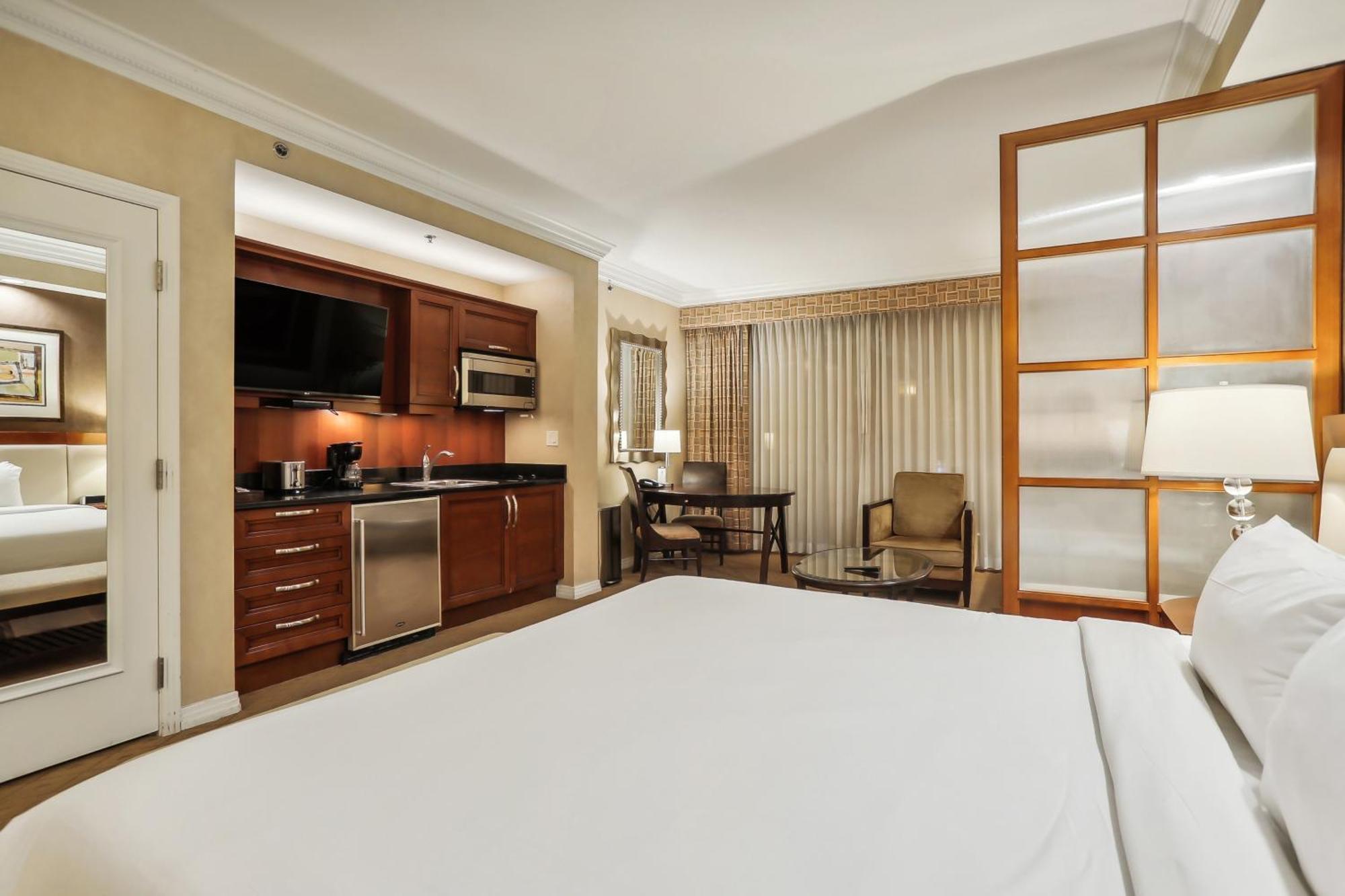 Mgm Signature Deluxe Balcony Strip View Suite Лас Вегас Екстериор снимка